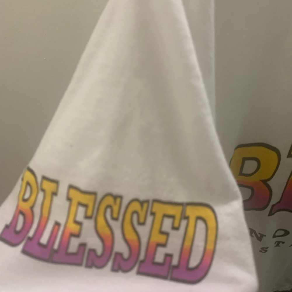 This is tee short sleeve it’s a white and the brand is on fire and a 3x shirt